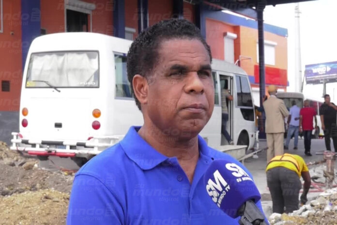 Esta semana, el Gobierno dominicano dispuso incrementos de entre 7 y 9 pesos en los precios de la gasolina y distintos tipos de gasoil, lo que ha generado inquietud en la población.