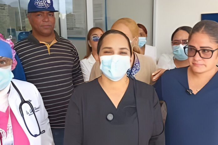 Los denunciantes indicaron que no se trata de casos aislados, ya que empujones, amenazas y daños a la infraestructura como cristales rotos se han vuelto frecuentes en el área de emergencias.