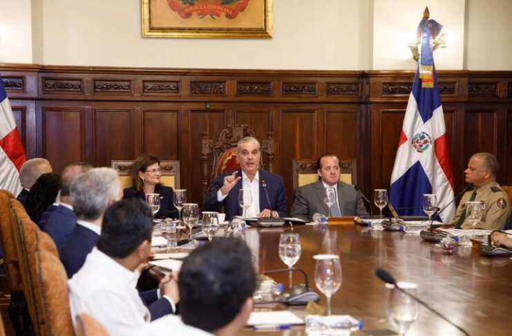 Gobierno recorta gastos para liberar RD$40,000 millones ante crisis en Medio Oriente
