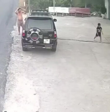 Niño jugando provoca mortal accidente a motociclista Niño jugando provoca mortal accidente a motociclista