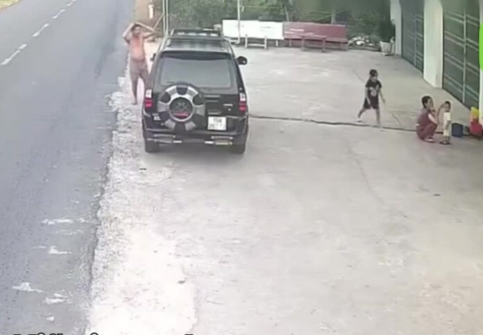 Niño jugando provoca mortal accidente a motociclista