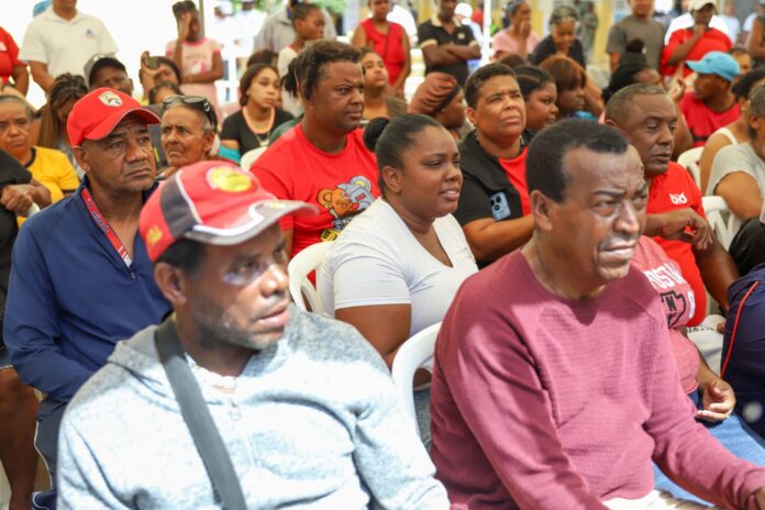 Asimismo, el Bono de Emergencia será otorgado a 2,190 familias del Municipio Villa de Montellano Provincia de Puerto Plata, así como también en Valverde, Santiago, Distrito Nacional y el Gran Santo Domingo.