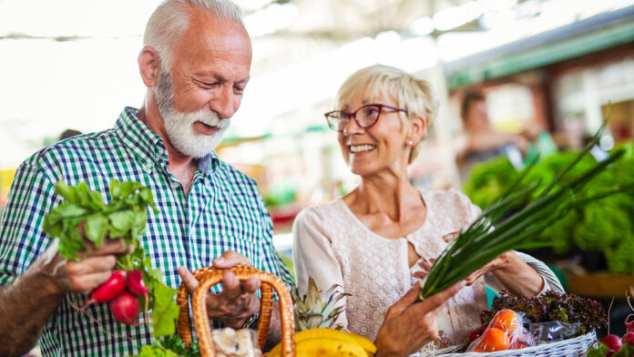 Una dieta rica en plantas de alta calidad influye en el riesgo de padecer esta enfermedad y otras demencias relacionadas.