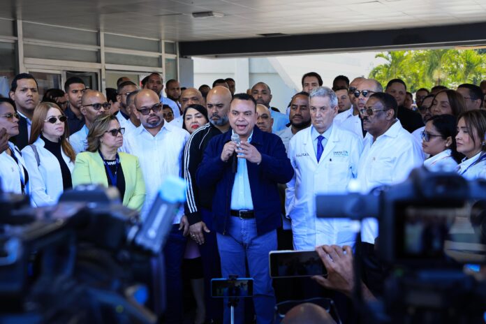 Julio Landrón asegura hospitales están listos para emergencias en Semana Santa
