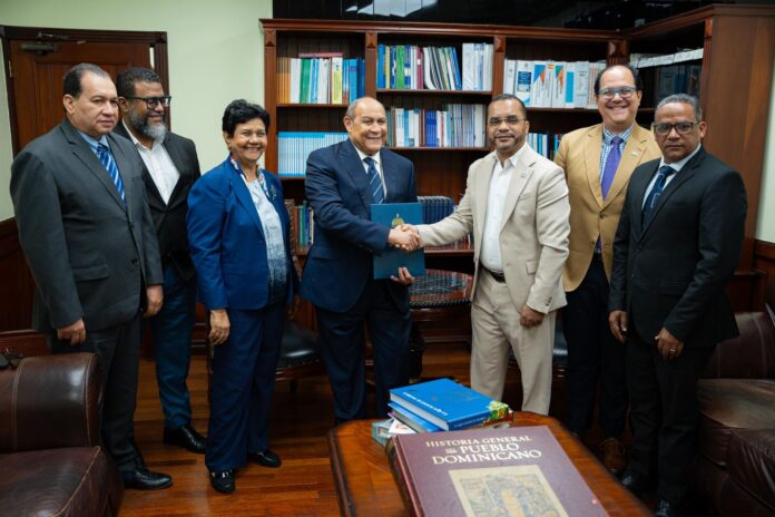 ITLA presenta al MESCyT nuevas carreras técnicas en áreas estratégicas