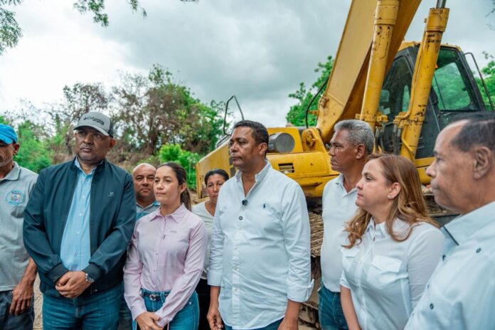 Autoridades supervisan zonas afectadas por lluvias en Valverde y evalúan necesidades urgentes