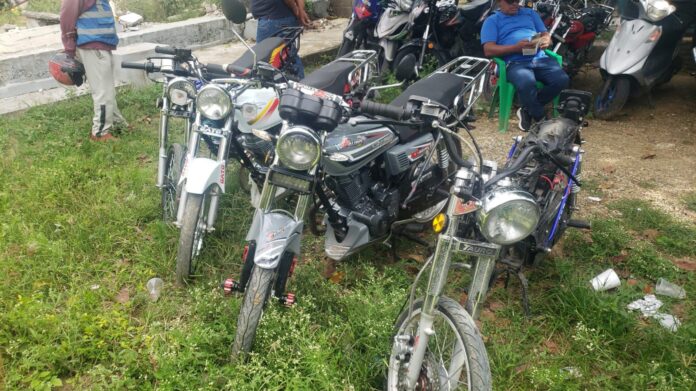 Desmantelan presunto centro de acopio de motocicletas robadas y recuperan vehículo sustraído