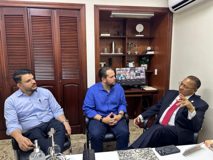 Ismael Reyes Cruz recibe a ejecutivos de Fai Media y exploran alianza estratégica