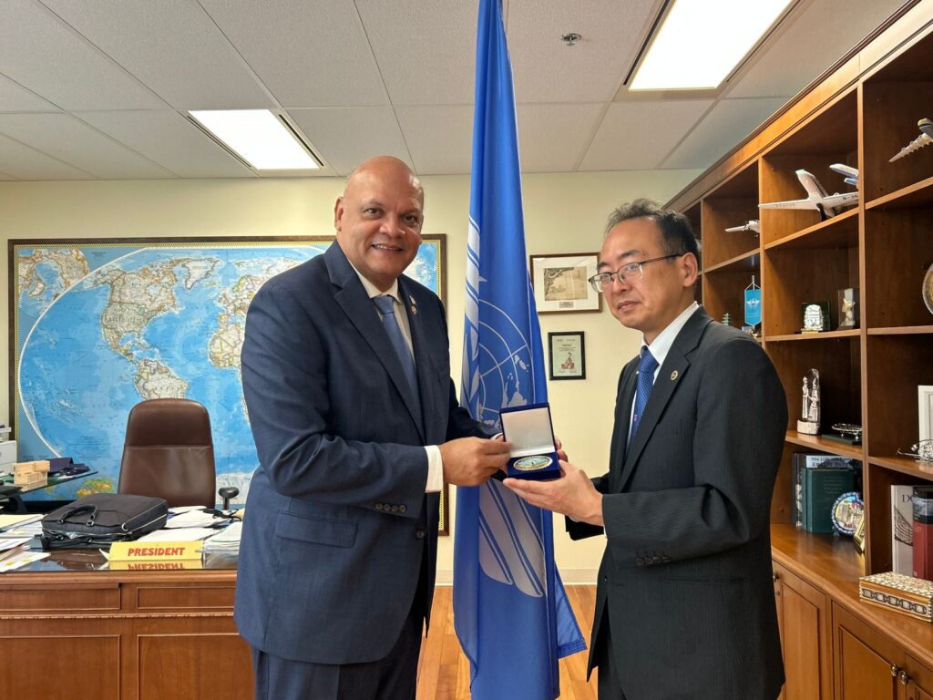 CESAC sostiene reunión estratégica con presidente del Consejo de la OACI