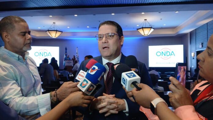 Sanz Lovatón afirma economía dominicana muestra resiliencia ante crisis global