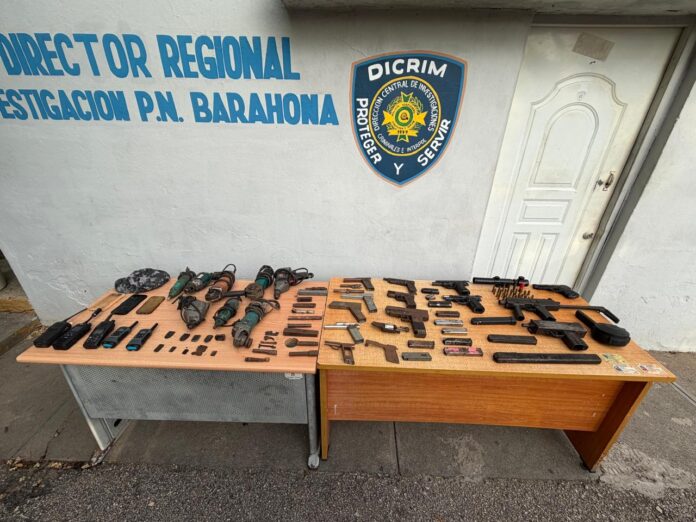 Ocupan subametralladoras Uzi y arsenal ilegal en Barahona; un hombre es detenido