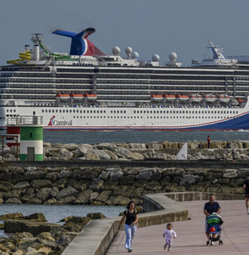 Consume 14 tequilas en un crucero, se cae y logra 300.000 dólares de indemnización Consume 14 tequilas en un crucero, se cae y logra 300.000 dólares de indemnización