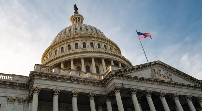 La gobernadora de Nueva York, Kathy Hochul, que ya demandó al Gobierno por paralizar un proyecto de túnel que conecta con Nueva Jersey por los mismos motivos, y cuyos fondos también fueron restablecidos, celebró que «la congelación ha terminado».