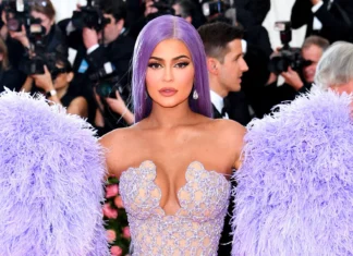 Kylie Jenner enfrenta demanda de exempleada por presunta discriminación y acoso laboral Kylie Jenner enfrenta demanda de exempleada por presunta discriminación y acoso laboral