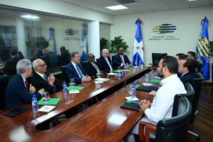 Leonel Fernández se reúne con el Gobierno ante crisis en Medio Oriente