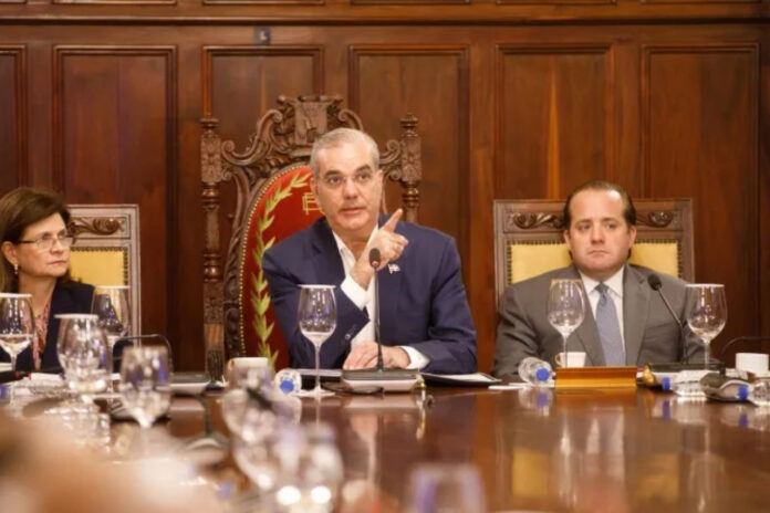 Actualmente, la contribución estatal a partidos, agrupaciones y movimientos políticos asciende a RD$1,620 millones, conforme a la Ley de Presupuesto vigente.