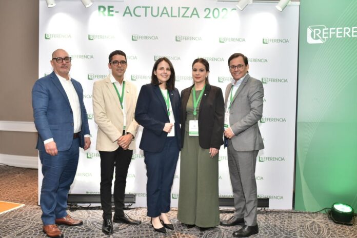 Víctor Pérez, gerente senior de servicios preanalíticos de Referencia; Ignacio Bressán, supervisor general del departamento de química bioanalítica; Joana Bacalhau, supervisora general de microbiología; Wendy López Azcue, supervisora general de hematología y Mauro Barrantes, director técnico.