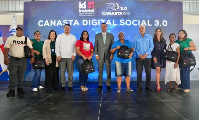 Indotel entrega Canasta Digital a más de 350 personas en el DN para impulsar inclusión tecnológica