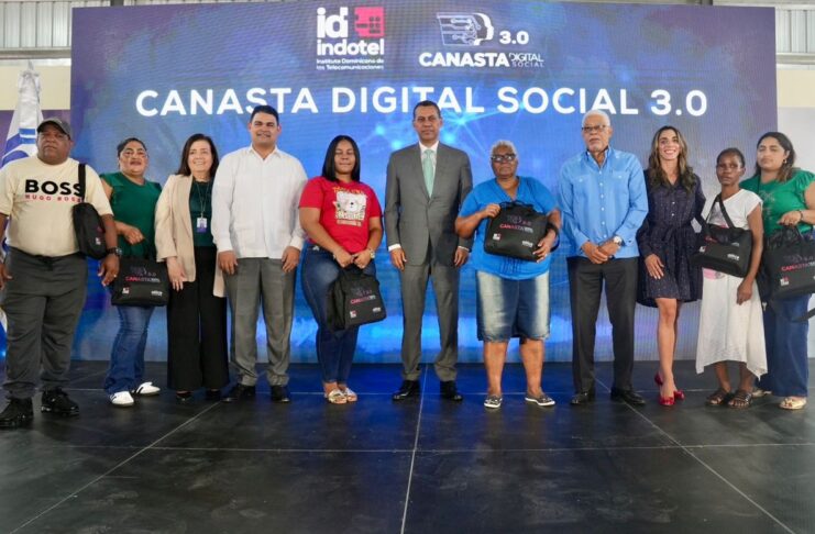 Indotel entrega Canasta Digital a más de 350 personas en el DN para impulsar inclusión tecnológica Indotel entrega Canasta Digital a más de 350 personas en el DN para impulsar inclusión tecnológica