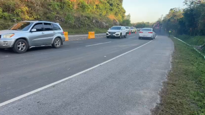 Restablecen tránsito en Majagual tras caída de roca en la autopista Juan Pablo II