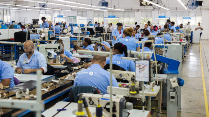 Zonas francas caen en mayo pese al impulso de construcción y minería en la economía dominicana
