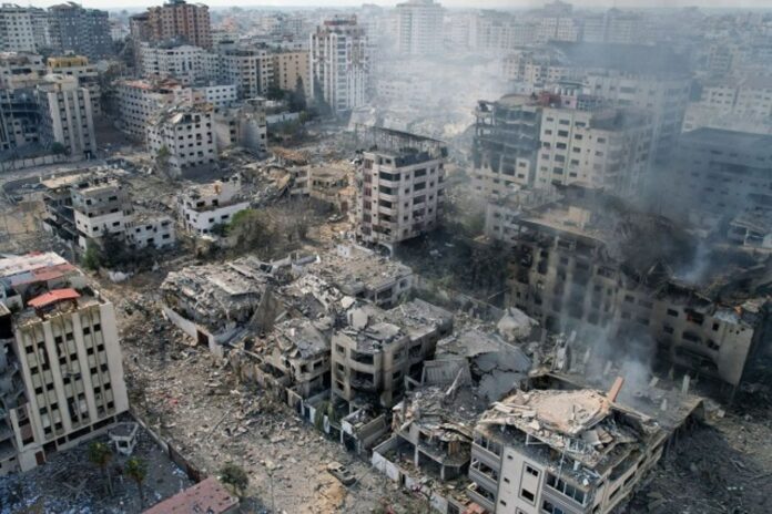 Israel bombardea bastión de Hezbolá en Beirut y eleva tensión regional