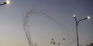Hezbollah lanza más de 50 proyectiles contra Israel en sur del Líbano