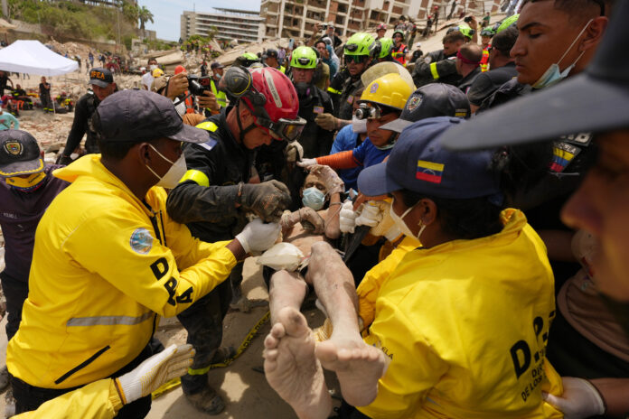 Suben a 1,943 los muertos y a 10,571 los heridos por doble terremoto en Venezuela