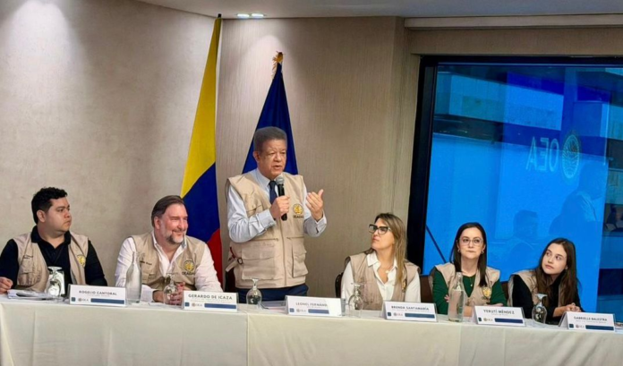 Apenas unas horas después del cierre de las urnas el domingo, cuando se llevó a cabo la primera vuelta, el izquierdista Iván Cepeda y el ultraderechista Abelardo de la Espriella, que disputarán la segunda ronda, intercambiaron acusaciones e insultos.