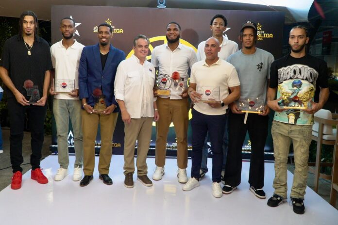 LNB 2026 ya tiene a sus grandes ganadores. Luismal Ferreiras fue elegido Jugador Más Valioso, mientras Reggie Quezada, Andersson García, Xavier Reyes y Víctor Peña también fueron reconocidos.