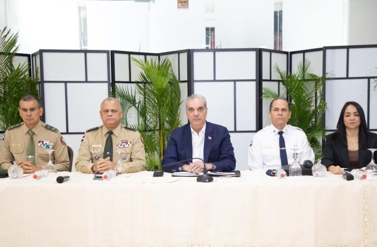 Presidente Abinader encabeza reunión de seguimiento al Plan de Seguridad Ciudadana Presidente Abinader encabeza reunión de seguimiento al Plan de Seguridad Ciudadana