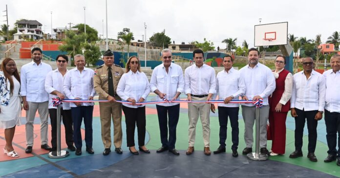 Abinader y Collado inauguran Bulevar de la Salud en Haina con inversión superior a RD$165 millones.