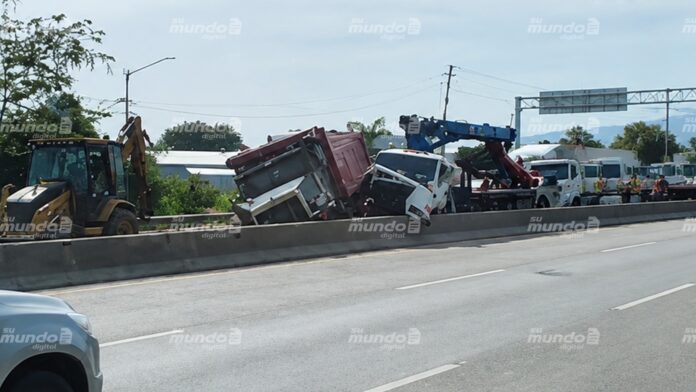 Accidente provoca fuerte congestión vehicular en Circunvalación Norte de Santiago