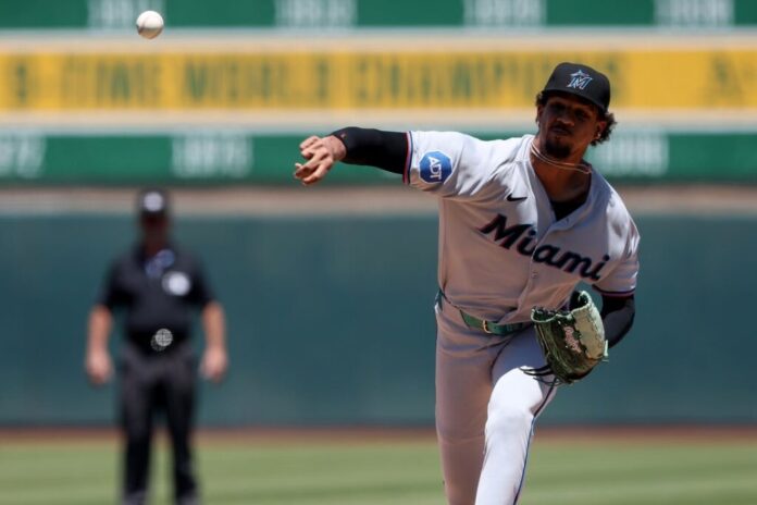 Los Nuestros con Eury Pérez celebrando su brillante apertura de siete entradas sin hits ni carreras con los Miami Marlins.