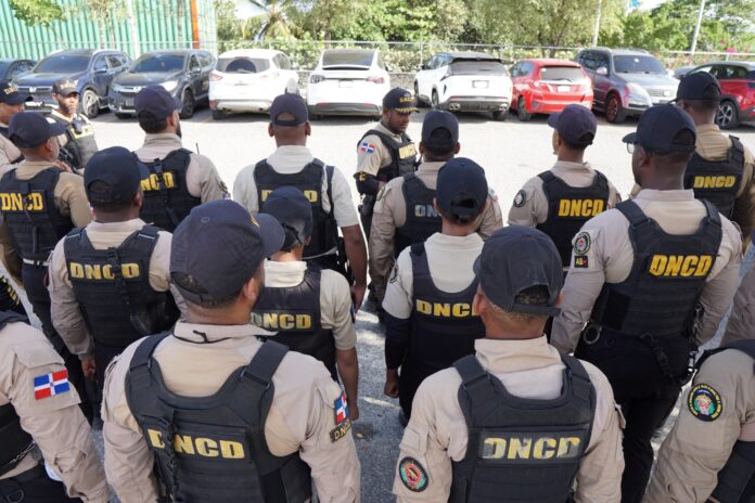 Operativo antidrogas en Boca Chica deja 12 arrestados y decomiso de cocaína, marihuana y crack
