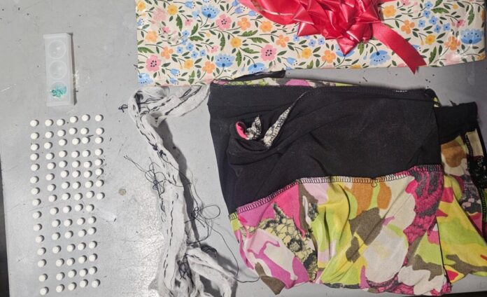 Autoridades decomisan presunta cocaína camuflada en una blusa que sería enviada a EEUU