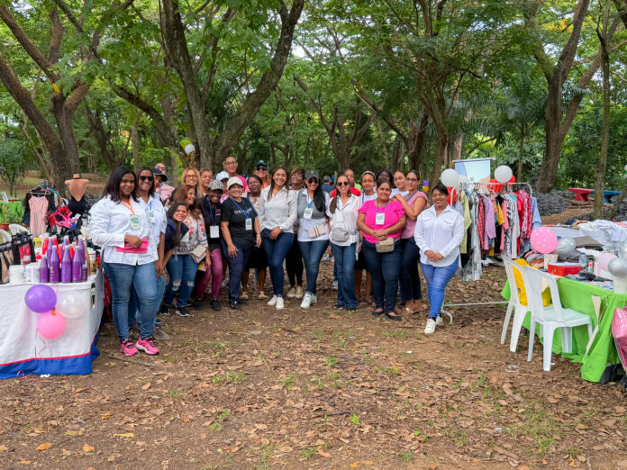 Partido País Posible realiza bazar para fortalecer el emprendimiento femenino
