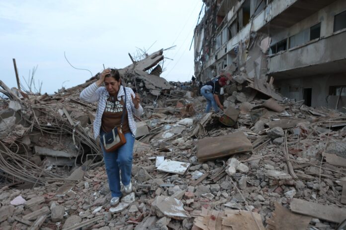 Aumenta a 2,295 la cifra de muertos y más de 6,400 rescatados tras los terremotos en Venezuela