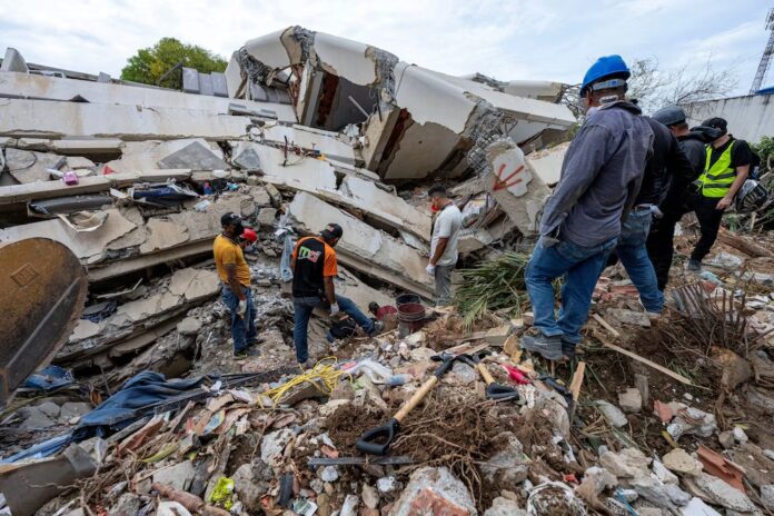 Suben a 2,595 los muertos y 12,400 los heridos por el doble terremoto en Venezuela