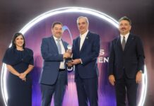 Abinader afirma que la estabilidad del país favorece la inversión extranjera Ante empresarios, inversionistas y autoridades, señaló que las empresas buscan actualmente países que ofrezcan estabilidad, reglas claras y condiciones favorables para desarrollar sus operaciones.