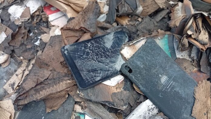 Escándalo en Manoguayabo: denuncian que destruyeron tablets y mini-laptos para alumnos