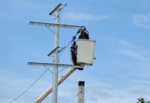 EDEESTE ejecuta trabajos de reconfiguración de red y puesta en servicio de nuevos circuitos en La Caleta