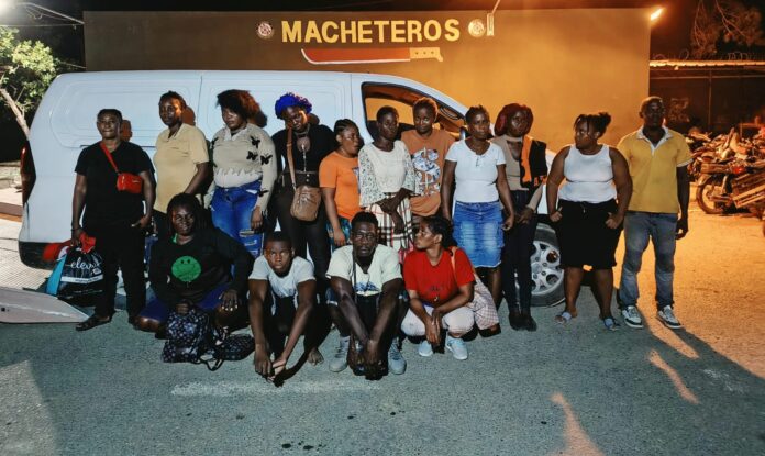 Ejército intercepta dos vehículos utilizados para transportar migrantes irregulares en Valverde