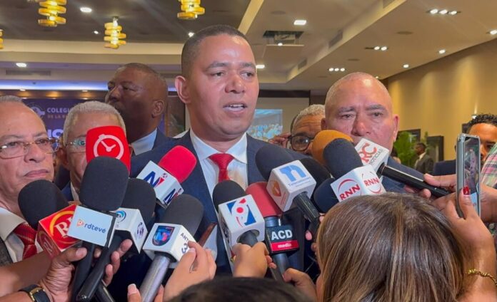 ¡Nuevo oponente! Jhonny Aristy anuncia candidatura para presidir el Colegio de Abogados de RD