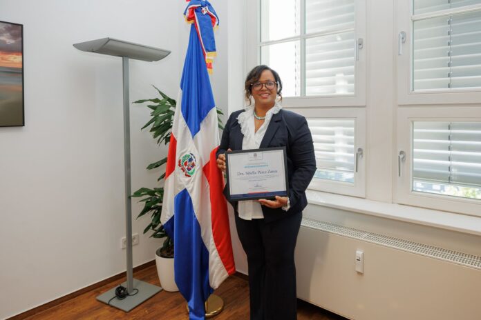 Reconocen en Alemania a médico dominicana con más de 16 años de trayectoria en ese país