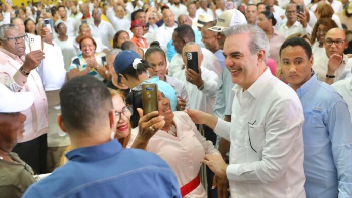 La jornada comenzará a las 11:00 de la mañana con la inauguración de la primera etapa del Liceo Ercilia Pepín, en Hato Nuevo, un plantel de 24 aulas que busca ampliar la capacidad educativa de la zona y beneficiar a cientos de estudiantes.