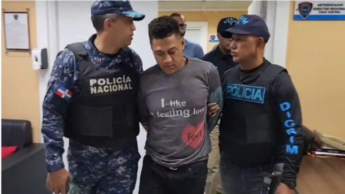 Se entrega hombre acusado de matar a adolescente de 17 años hallada estrangulada en Santiago