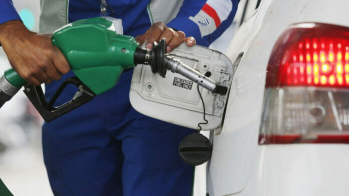 Gobierno mantiene sin variación los combustibles desde marzo