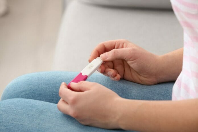 Embarazo adolescente cuesta a RD 245 millones de dólares al año