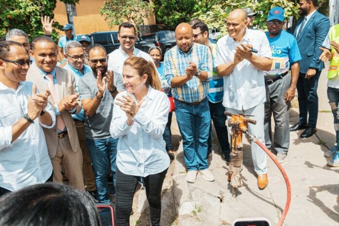 Alcaldesa Carolina Mejía lleva despacho a María Auxiliadora e inician construcción de aceras y contenes